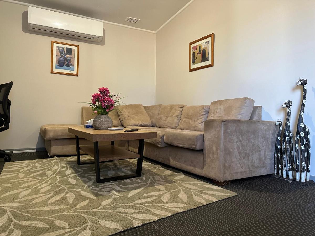 Copper City Motel Кобар Экстерьер фото