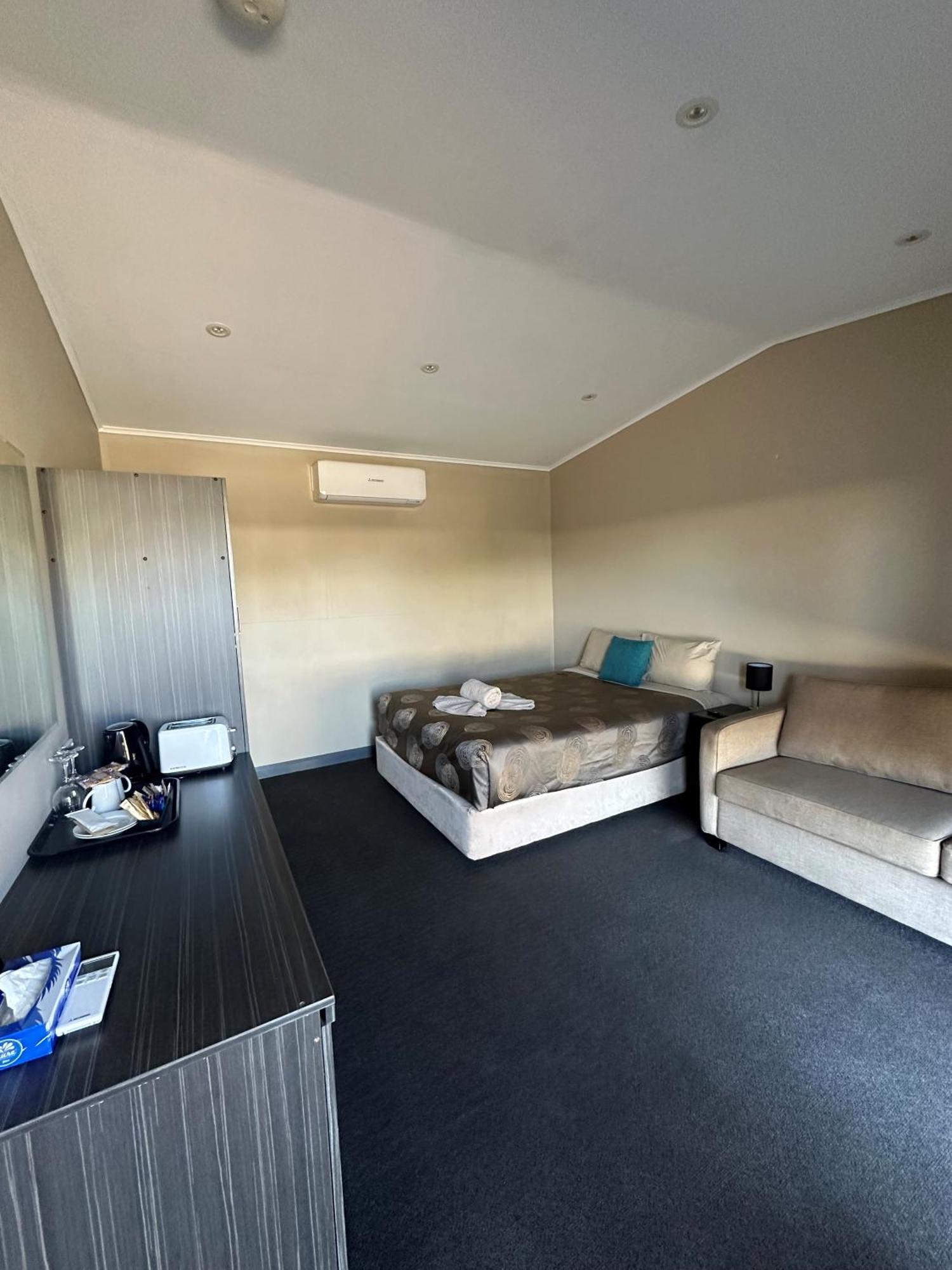 Copper City Motel Кобар Экстерьер фото